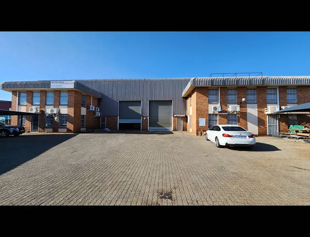 500M² WAREHOUSE TO LET IN SPARTAN